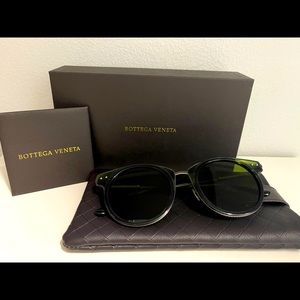 Bottega Veneta Unisex Retro Green Sunglasses
